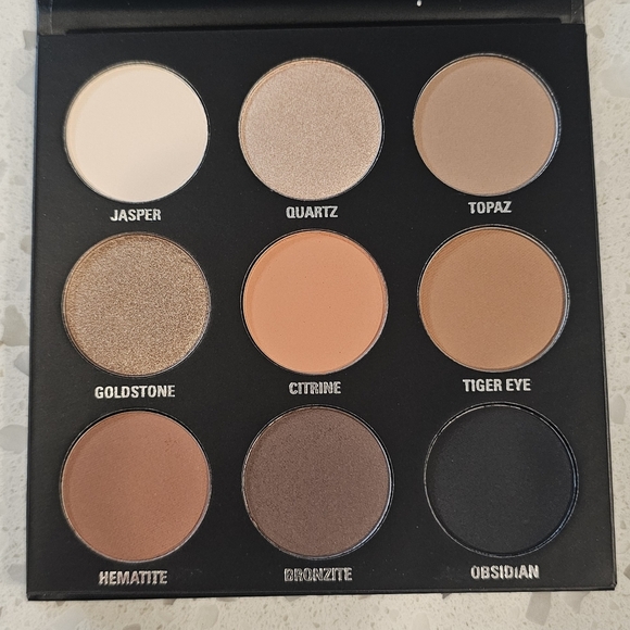 New Kylie Pressed Powder Palette by Kylie Jenner - Never Used - Picture 4 of 6